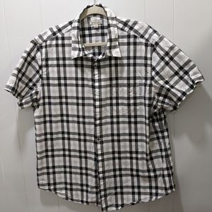 Calvin Klein men's short sleeve shirt, size XL. White, black and gray plaid